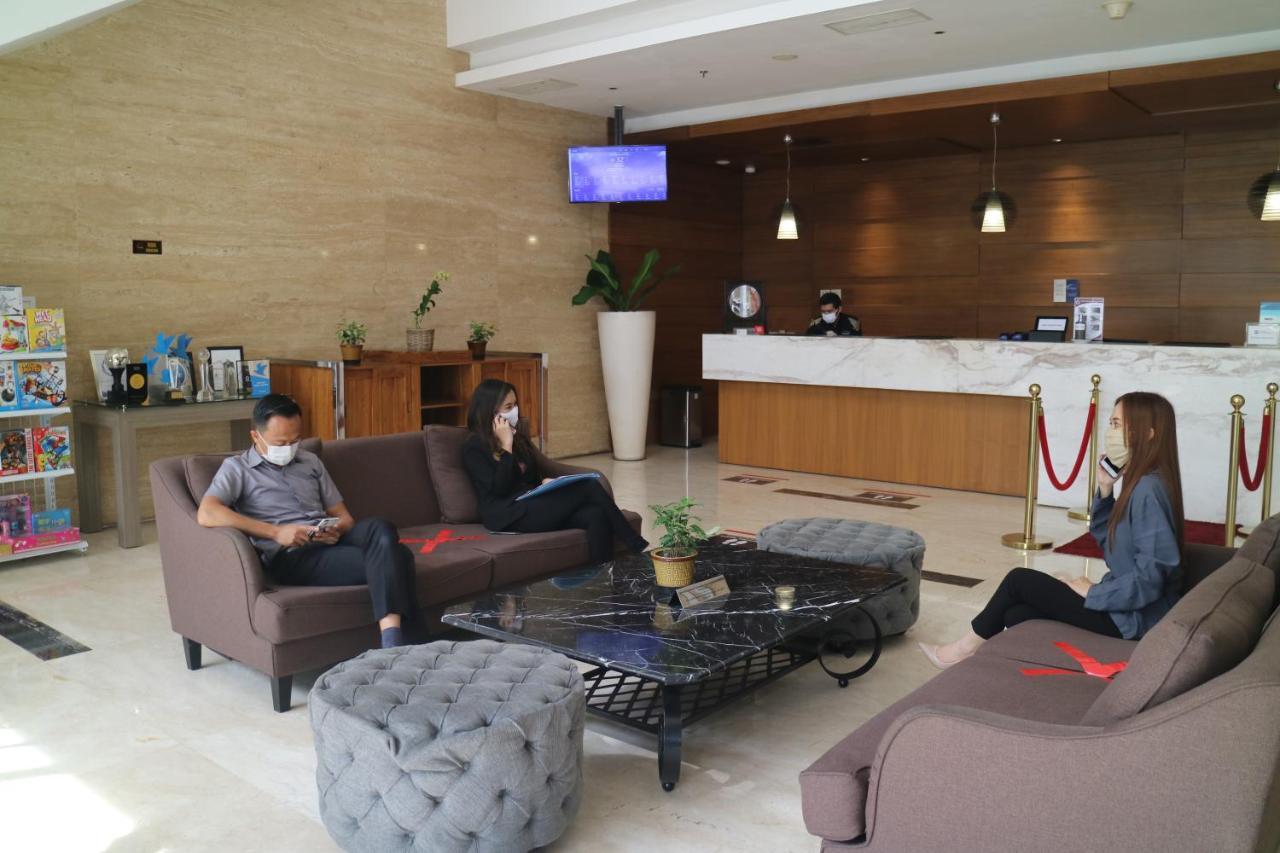 Grand Mercure Solo Baru Esterno foto