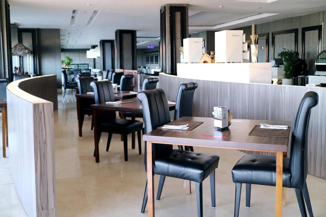 Grand Mercure Solo Baru Esterno foto