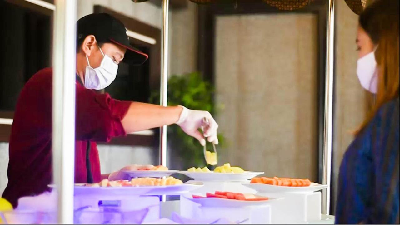Grand Mercure Solo Baru Esterno foto