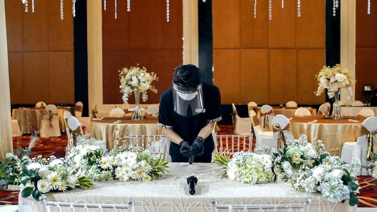 Grand Mercure Solo Baru Esterno foto