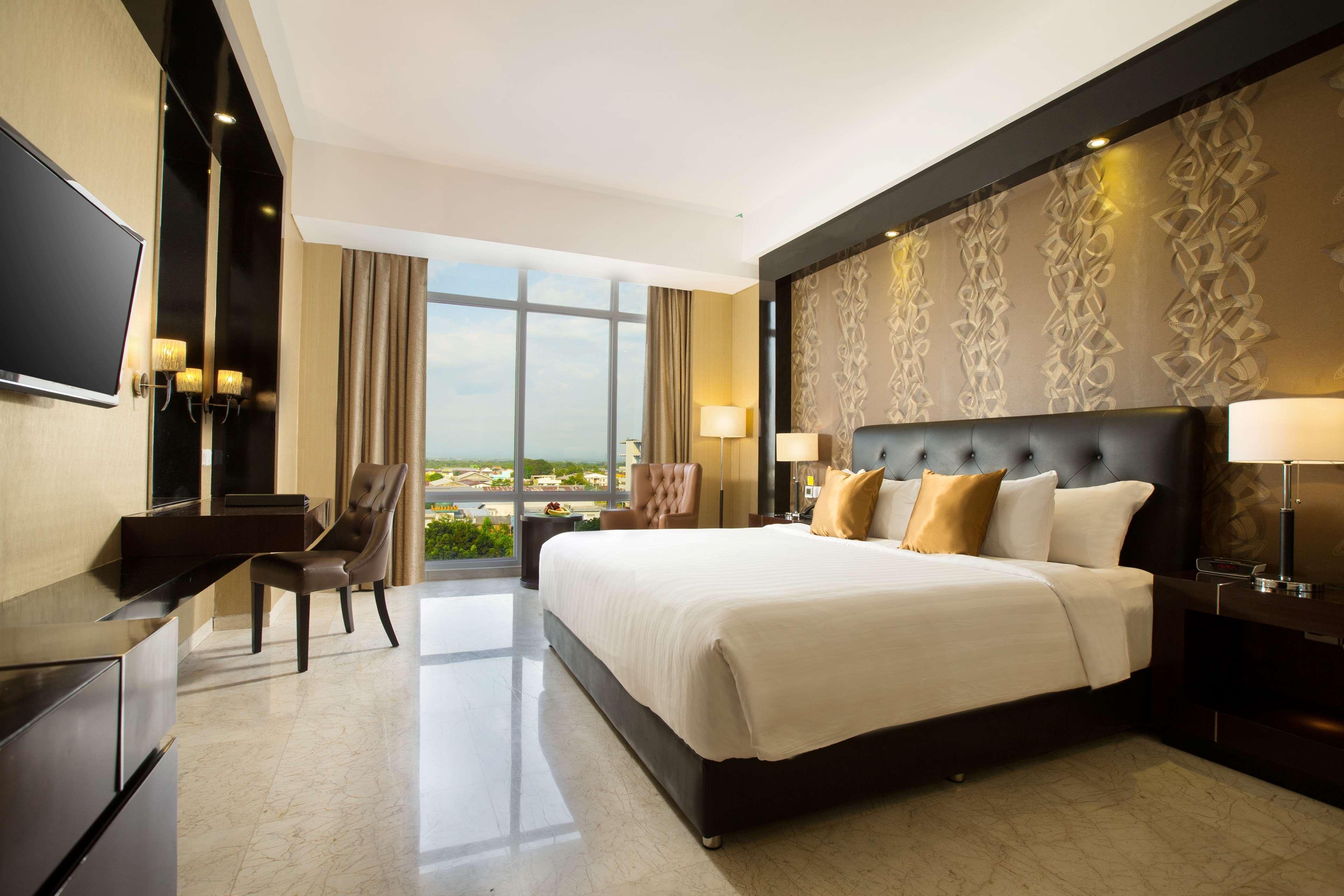 Grand Mercure Solo Baru Esterno foto