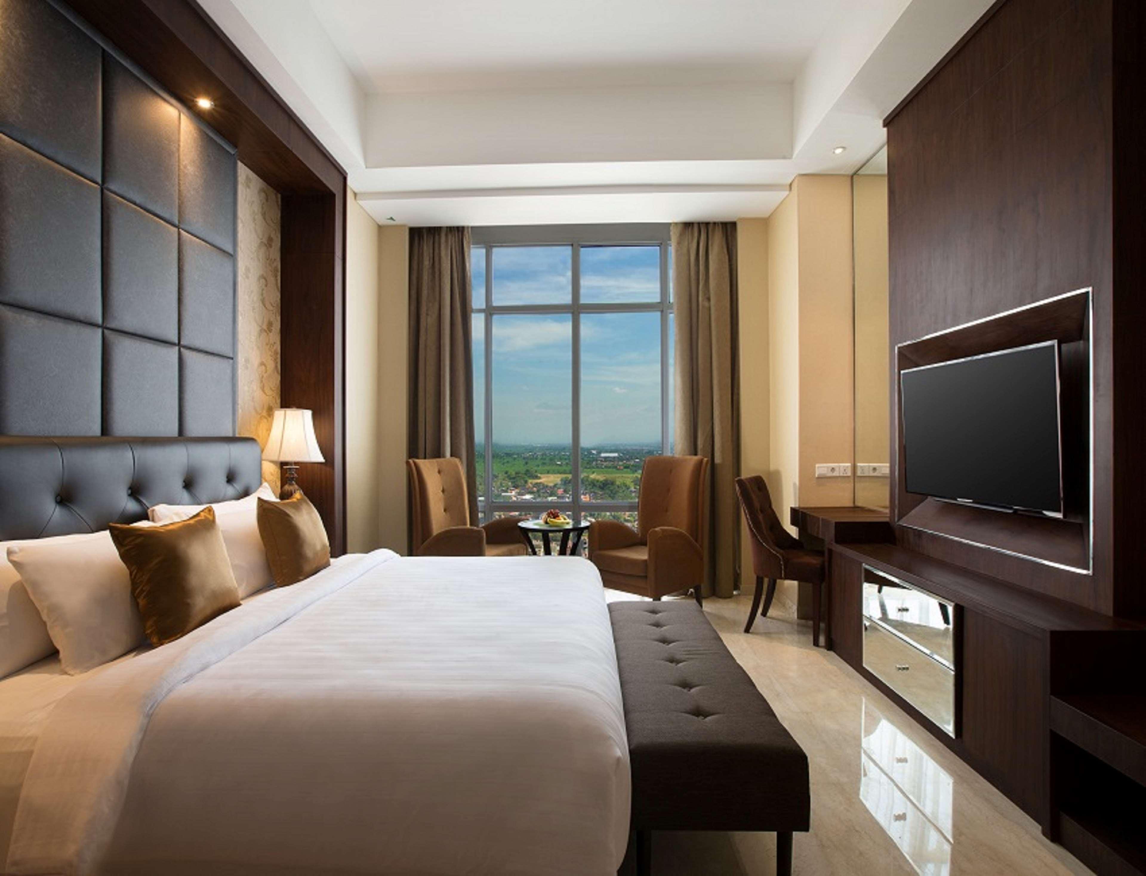 Grand Mercure Solo Baru Esterno foto