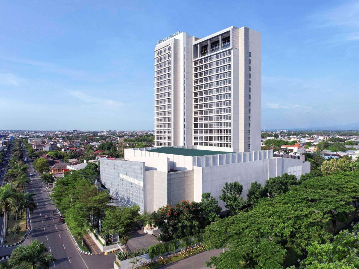 Grand Mercure Solo Baru Esterno foto