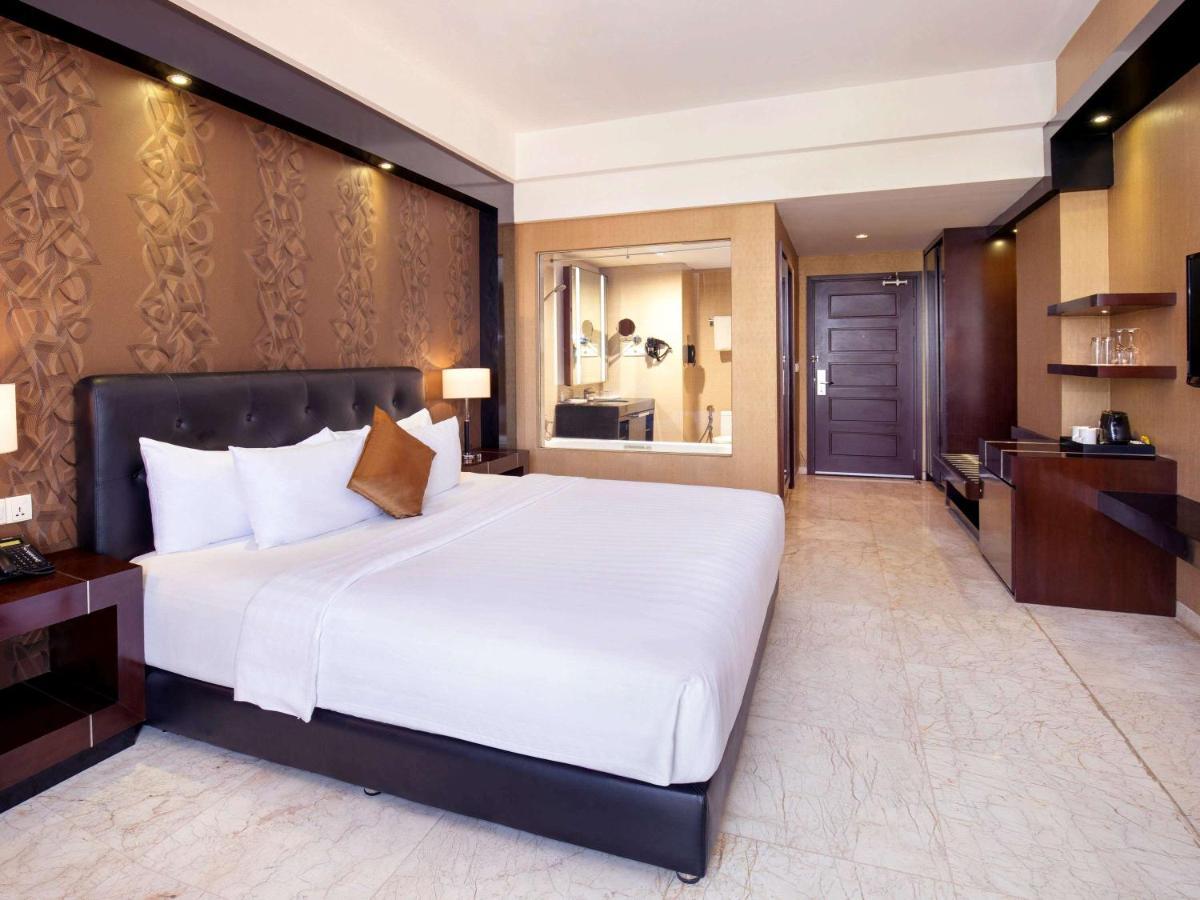 Grand Mercure Solo Baru Esterno foto