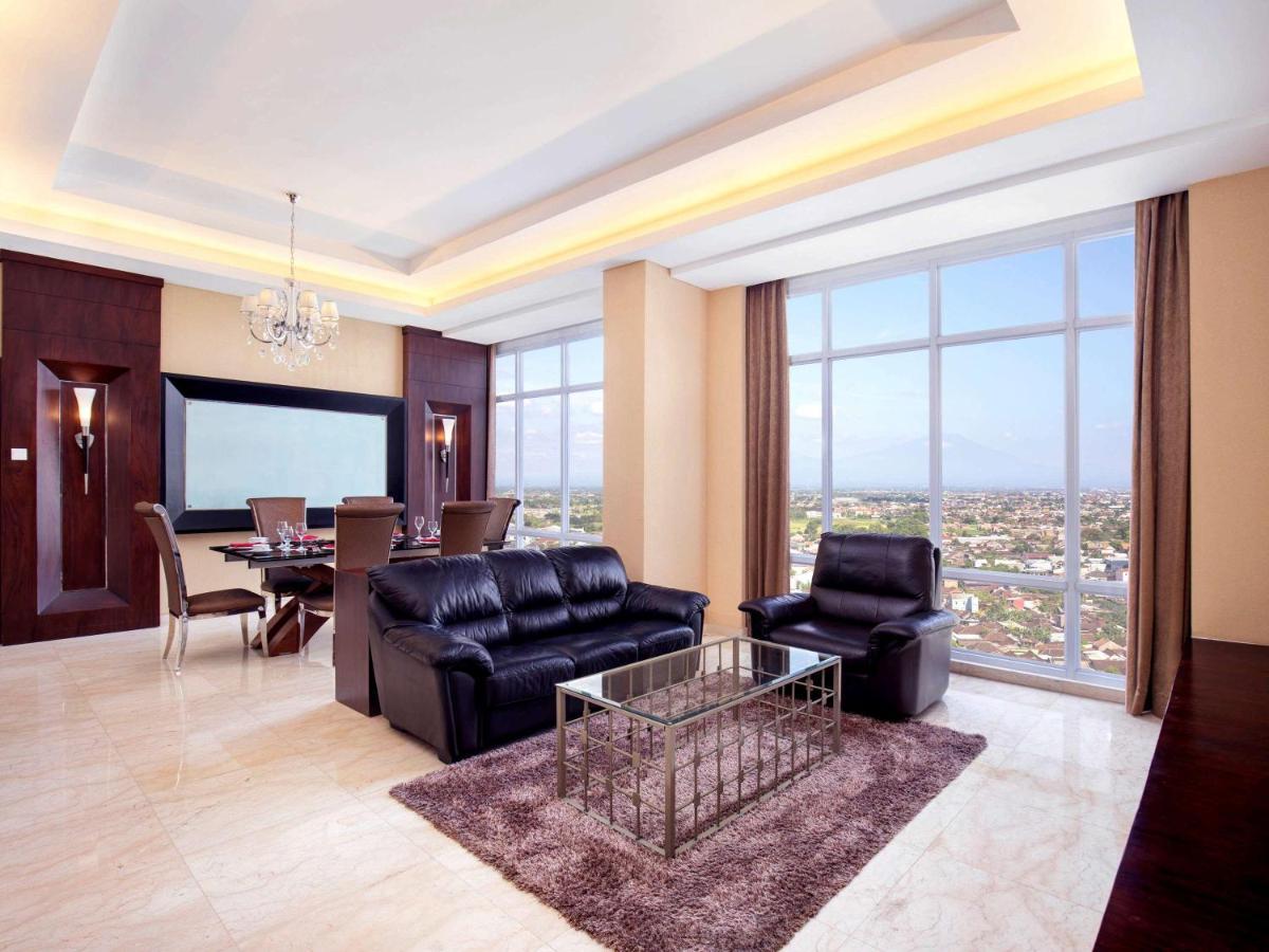 Grand Mercure Solo Baru Esterno foto