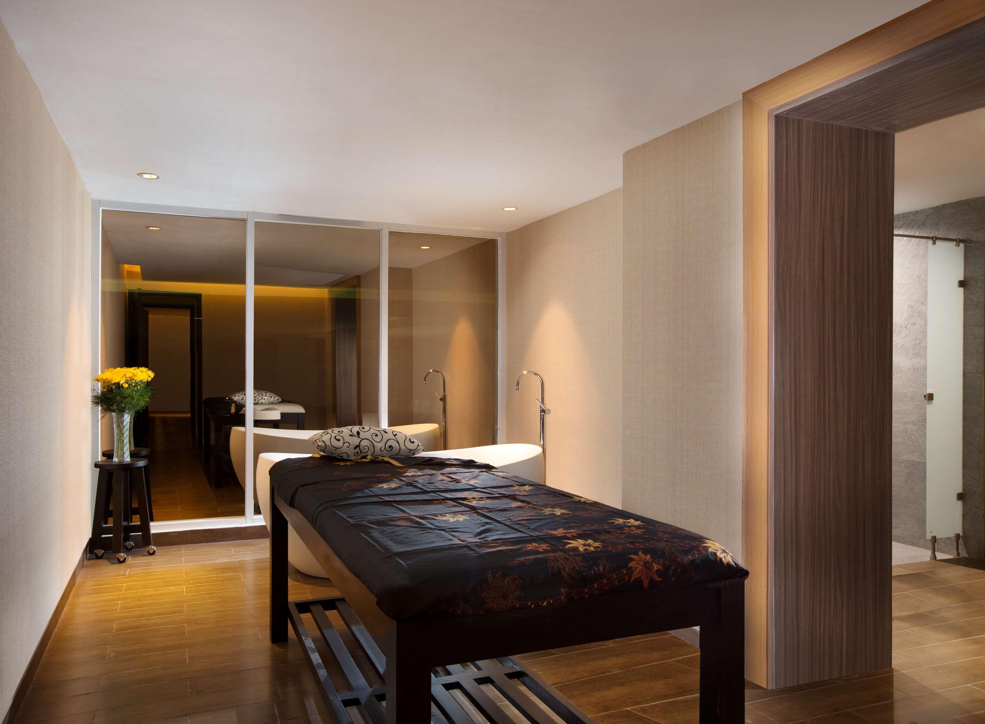 Grand Mercure Solo Baru Esterno foto