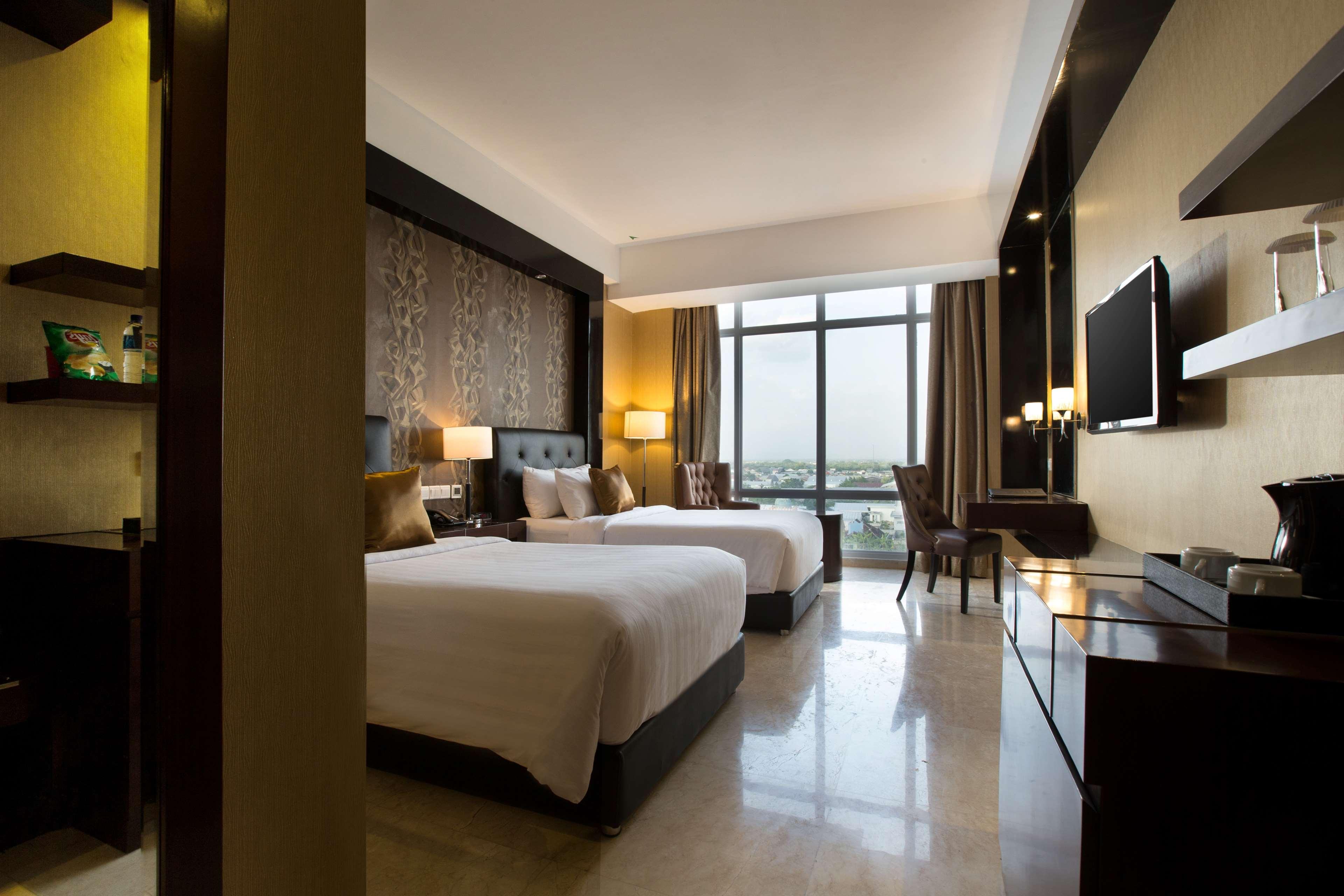 Grand Mercure Solo Baru Esterno foto