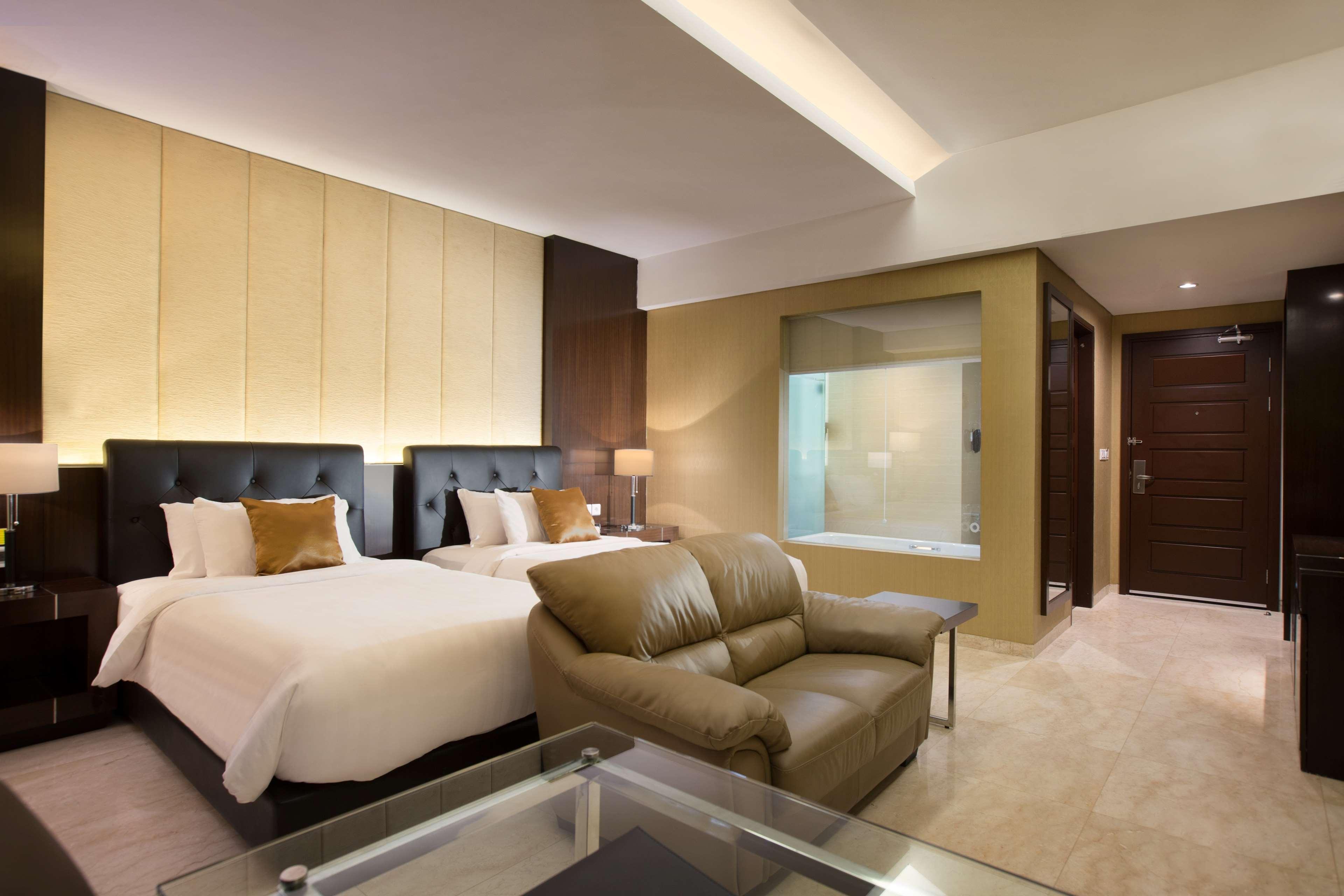 Grand Mercure Solo Baru Esterno foto