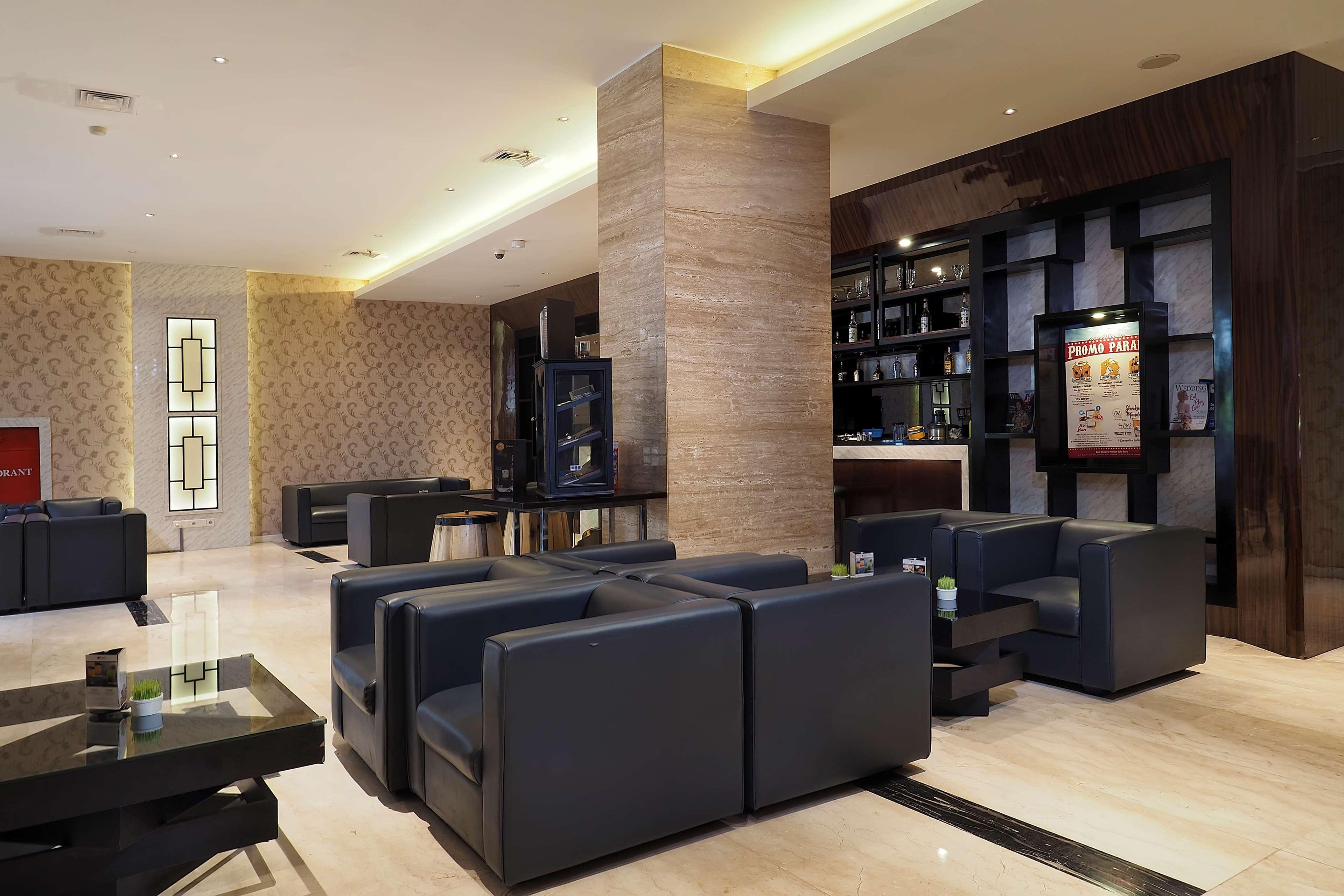 Grand Mercure Solo Baru Esterno foto