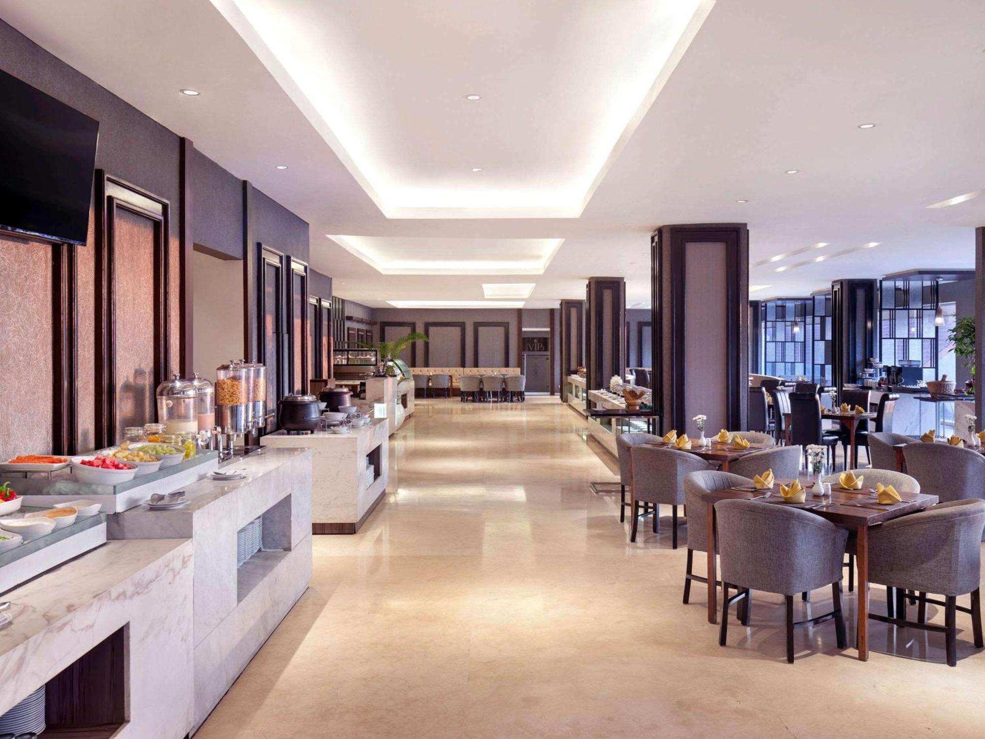 Grand Mercure Solo Baru Esterno foto