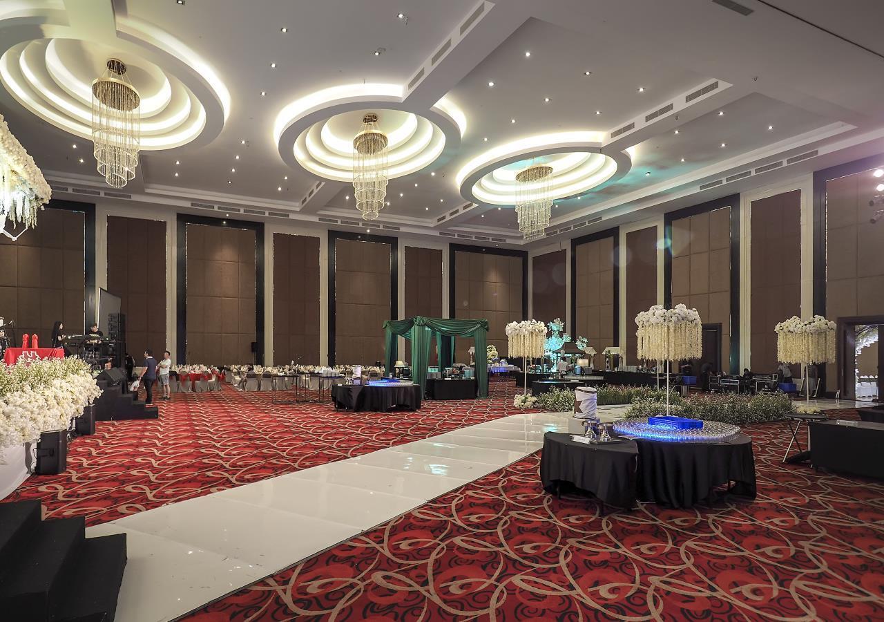 Grand Mercure Solo Baru Esterno foto